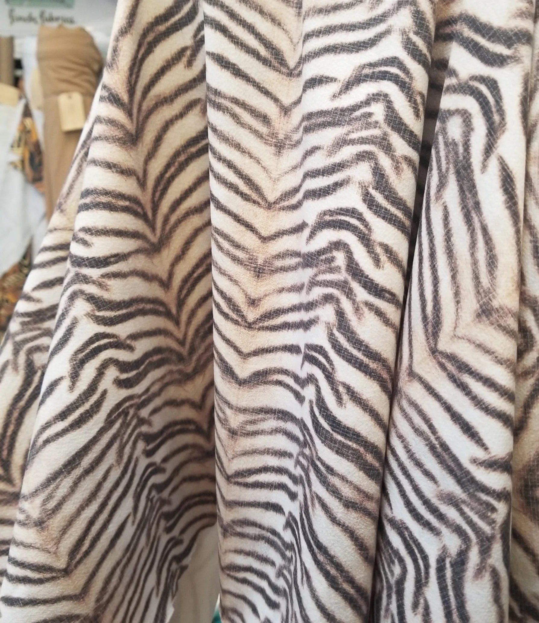 LA FINCH 5 Yard precuts: 5 yards of Designer Deadstock Premium Spandex Textured Cross Hatch Matte  Animal Print Performance/Activewear Knit